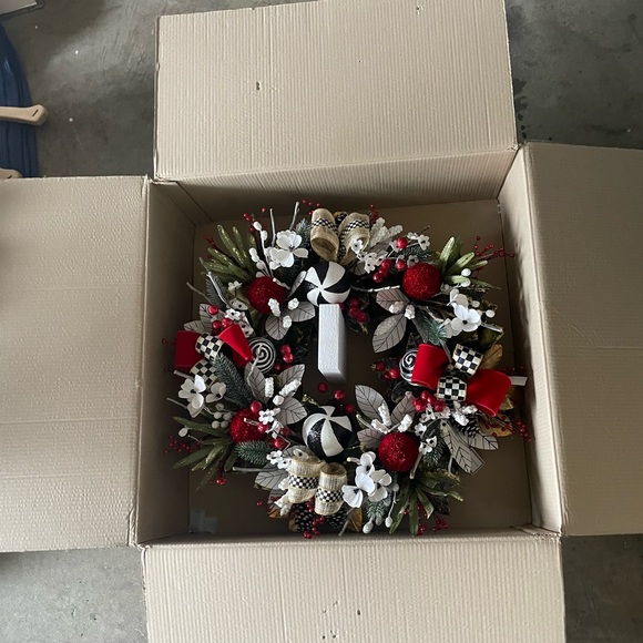 NWT Mackenzie Child Checkmate Wreath - Picture 5 of 10